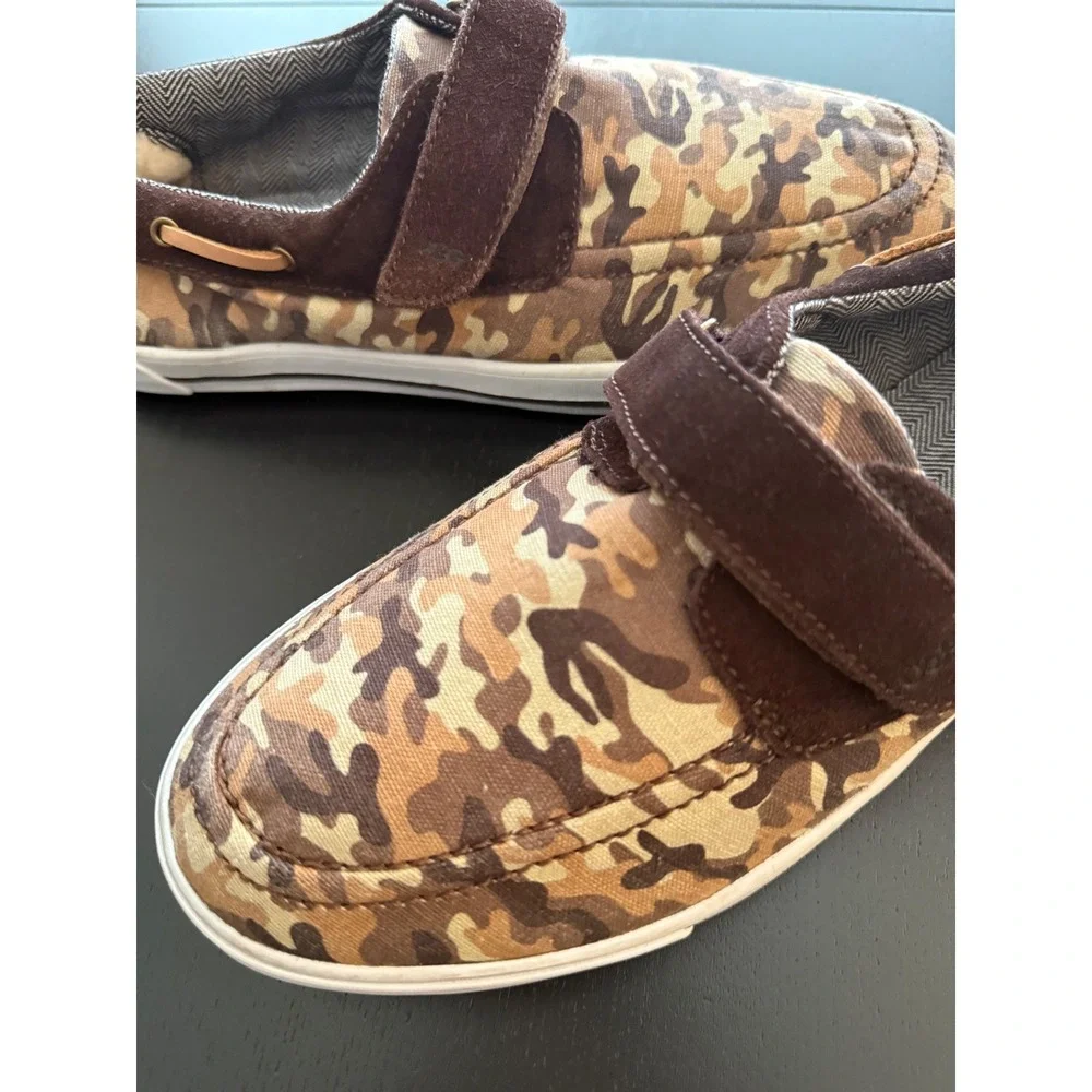 UGG Australia Kids Halfhitch Camo Slip-On Boat Shoes Boys Size‎ 6 Brown Sneakers